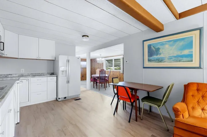 Kitchen/eat-in space