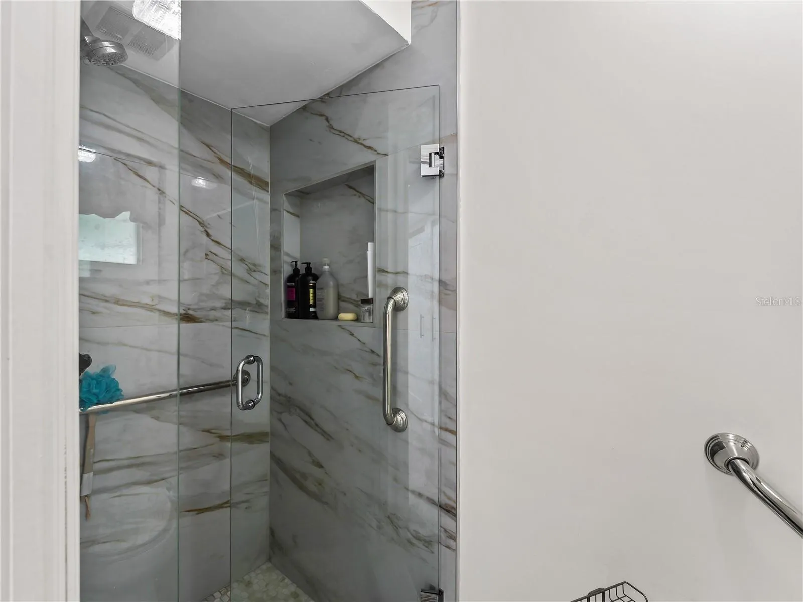 Bath_2903rdStreet_BonitaSprings_WalkInShower_Detail.jpg