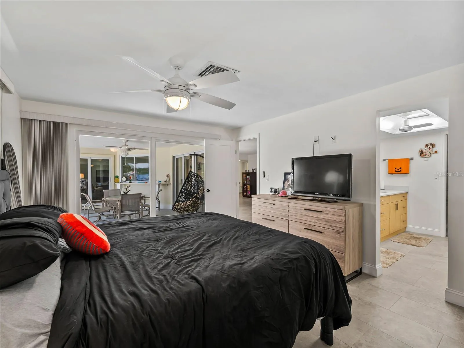 PrimarySuite_2903rdStreet_BonitaSprings_NaturalLight_Entry.jpg