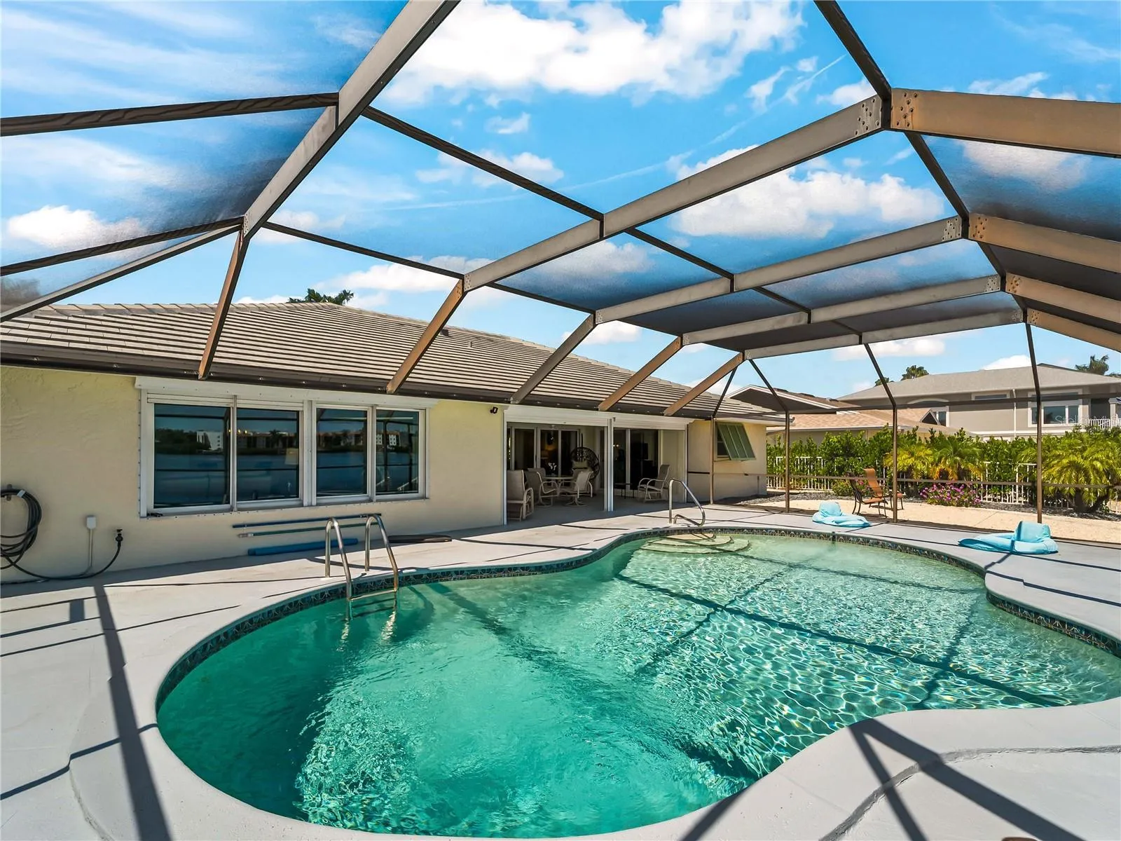 Pool_2903rdStreet_BonitaSprings_ScreenEnclosure_Corner.jpg