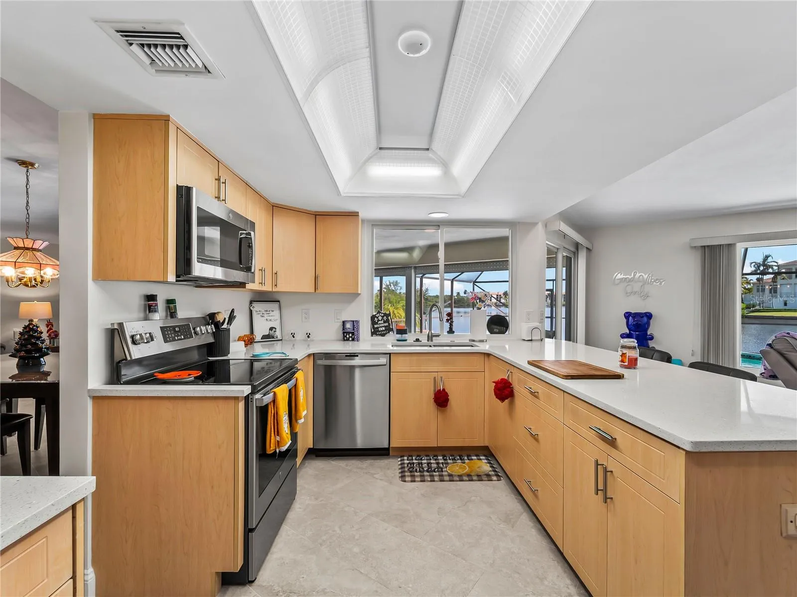 Kitchen_2903rdStreet_BonitaSprings_NaturalLight_WindowView.jpg