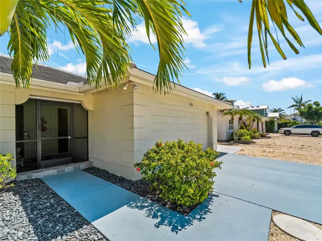 FrontExterior_2903rdStreet_BonitaSprings_Landscaping_Corner.jpg