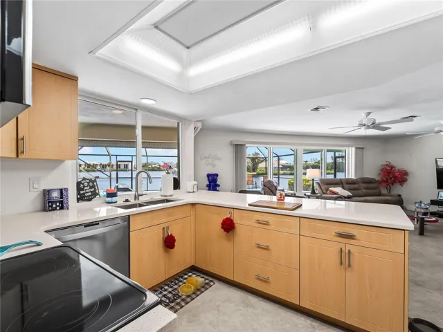 Kitchen_2903rdStreet_BonitaSprings_NaturalLight_WindowView.jpg