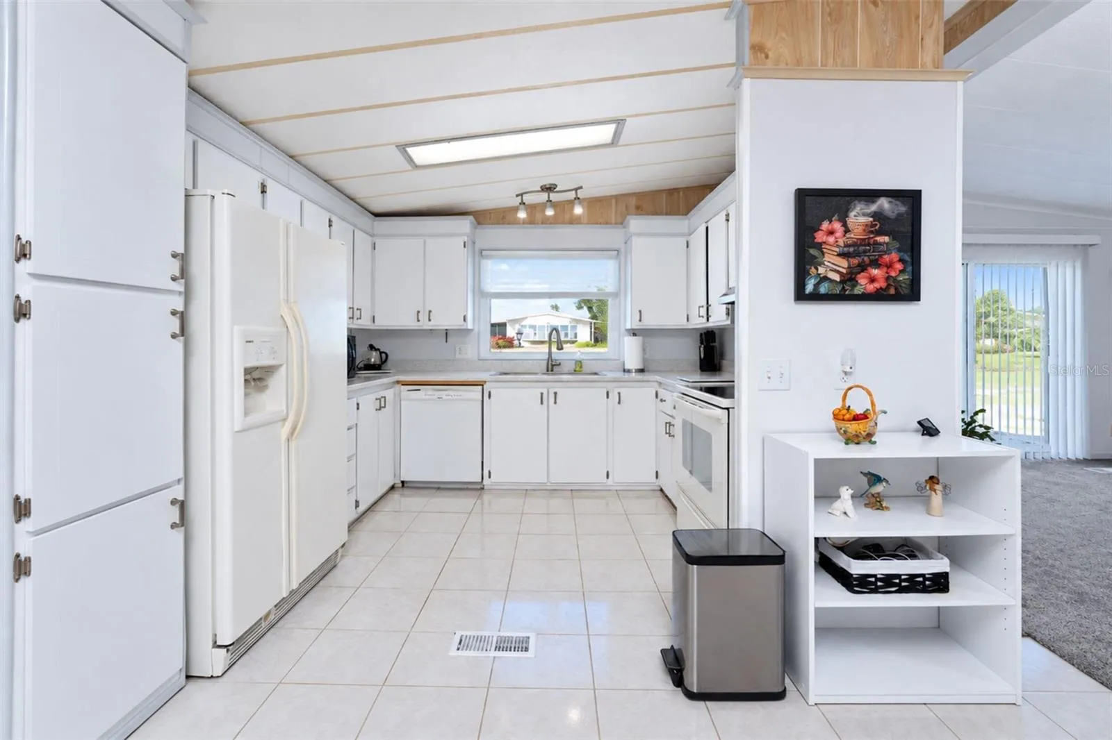 Kitchen has ample cabinetry and countertop space!