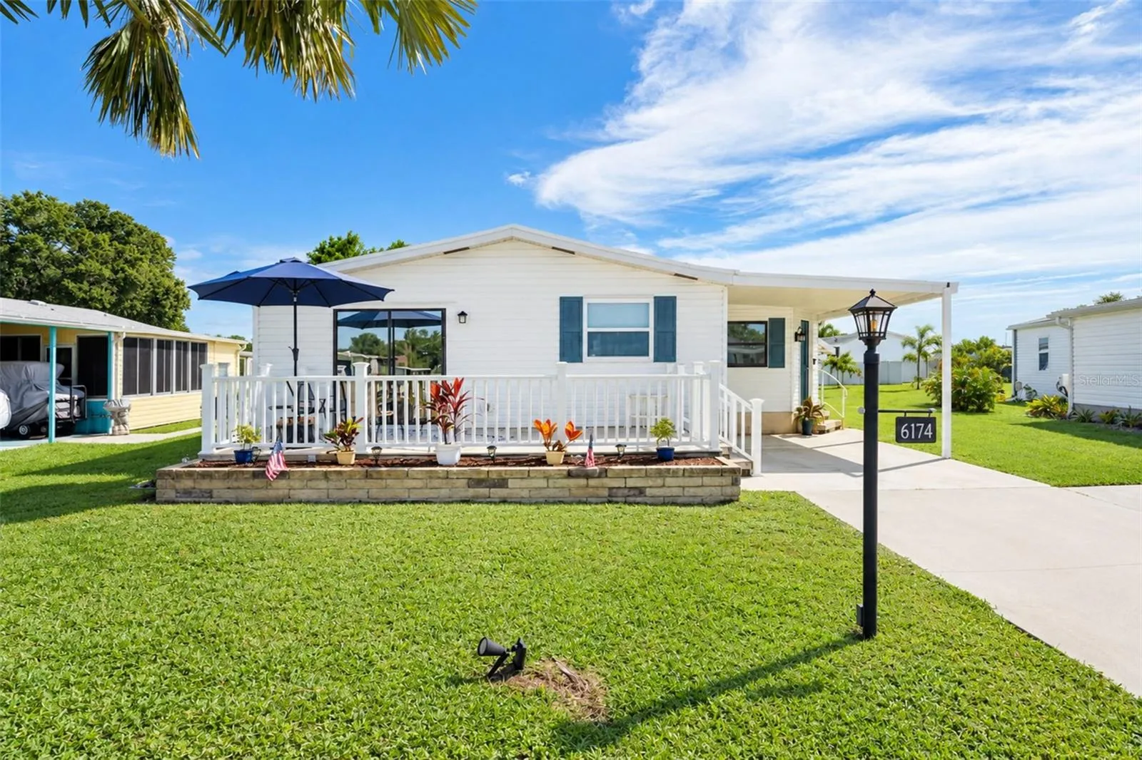 Enjoy morning coffee on the front deck and watch the walkers go by!