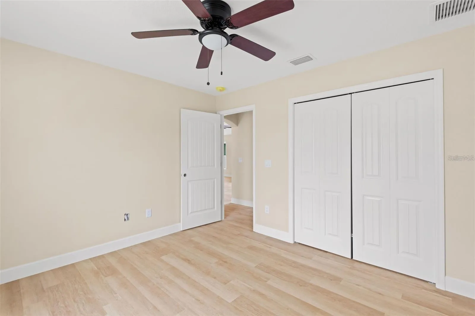 Not actual home, this is a completed home of the same model. Colors/finishes may vary