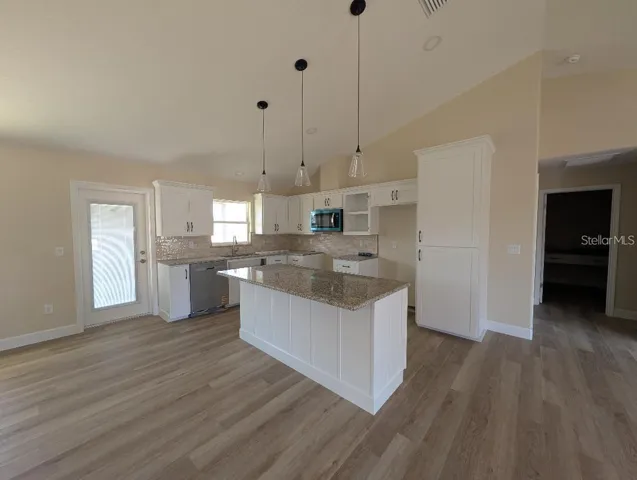 Not actual home, this is a completed home of the same model. Colors/finishes may vary
