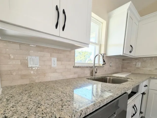 Not actual home, this is a completed home of the same model. Colors/finishes may vary