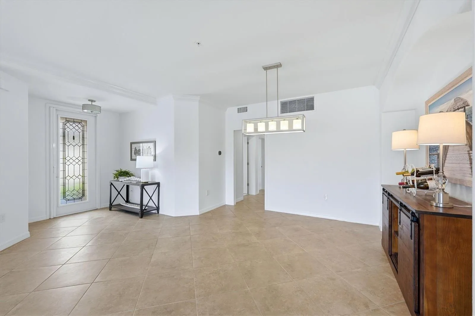 Entry/Living Room