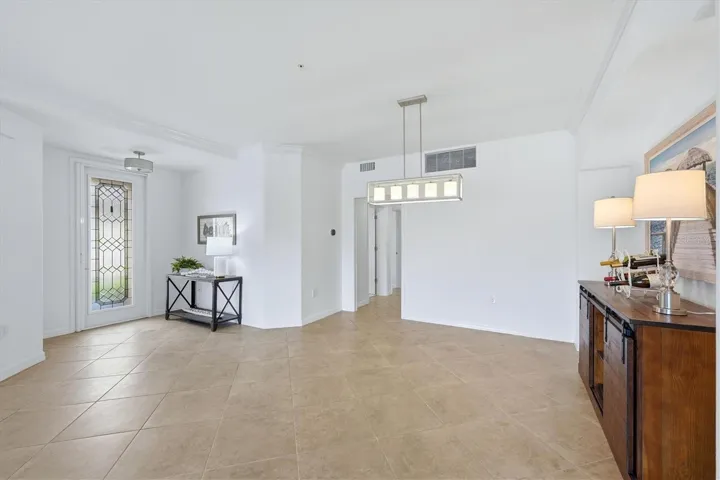 Entry/Living Room