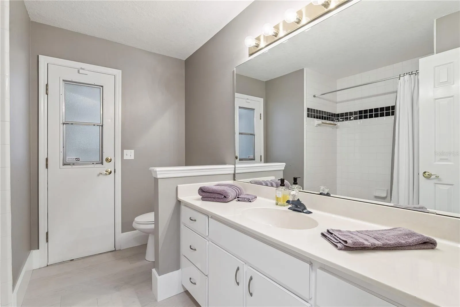 Bathroom 2 with Access to Lanai