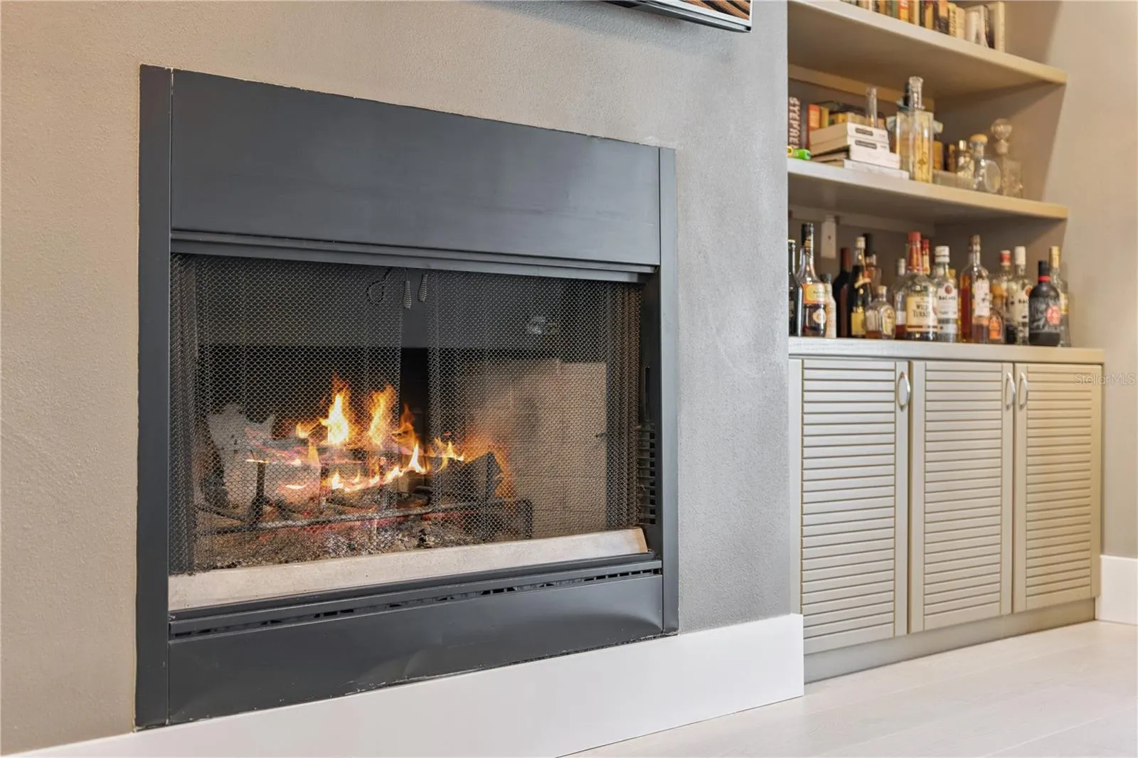 Wood Burning Fireplace &amp; Dry Bar