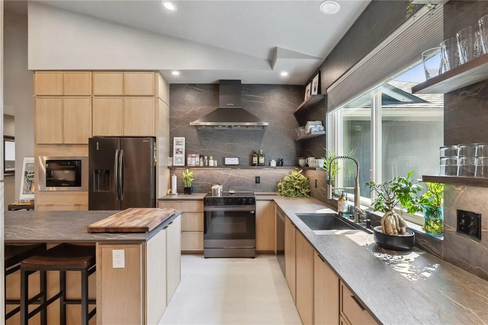 2nd Entry to Kitchen from Dining Room