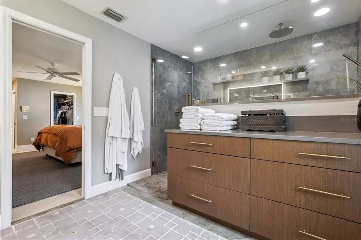 Owner's En Suite Rain Shower