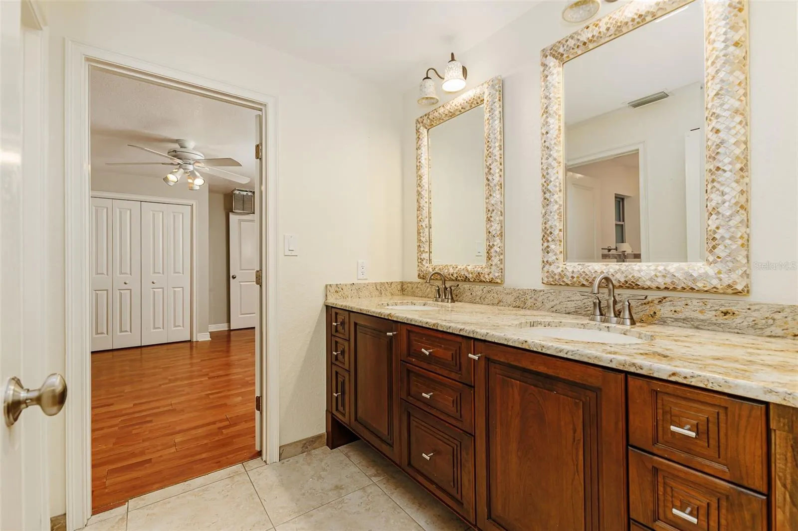jack and jill bathroom