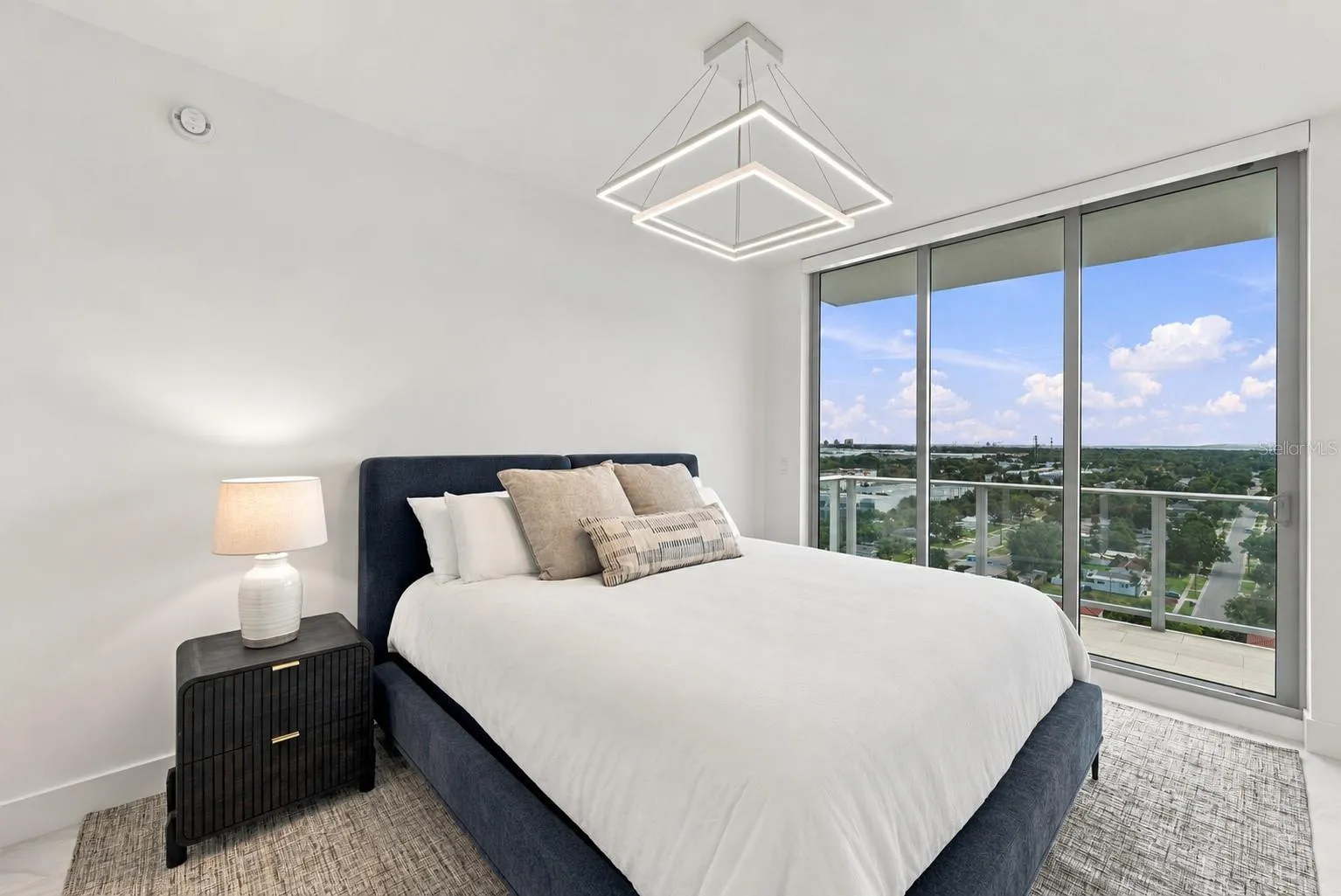 Third en-suite bedroom with eastern exposure and terrace