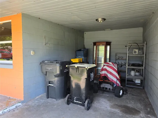 single car carport couldl easily convert to a garage