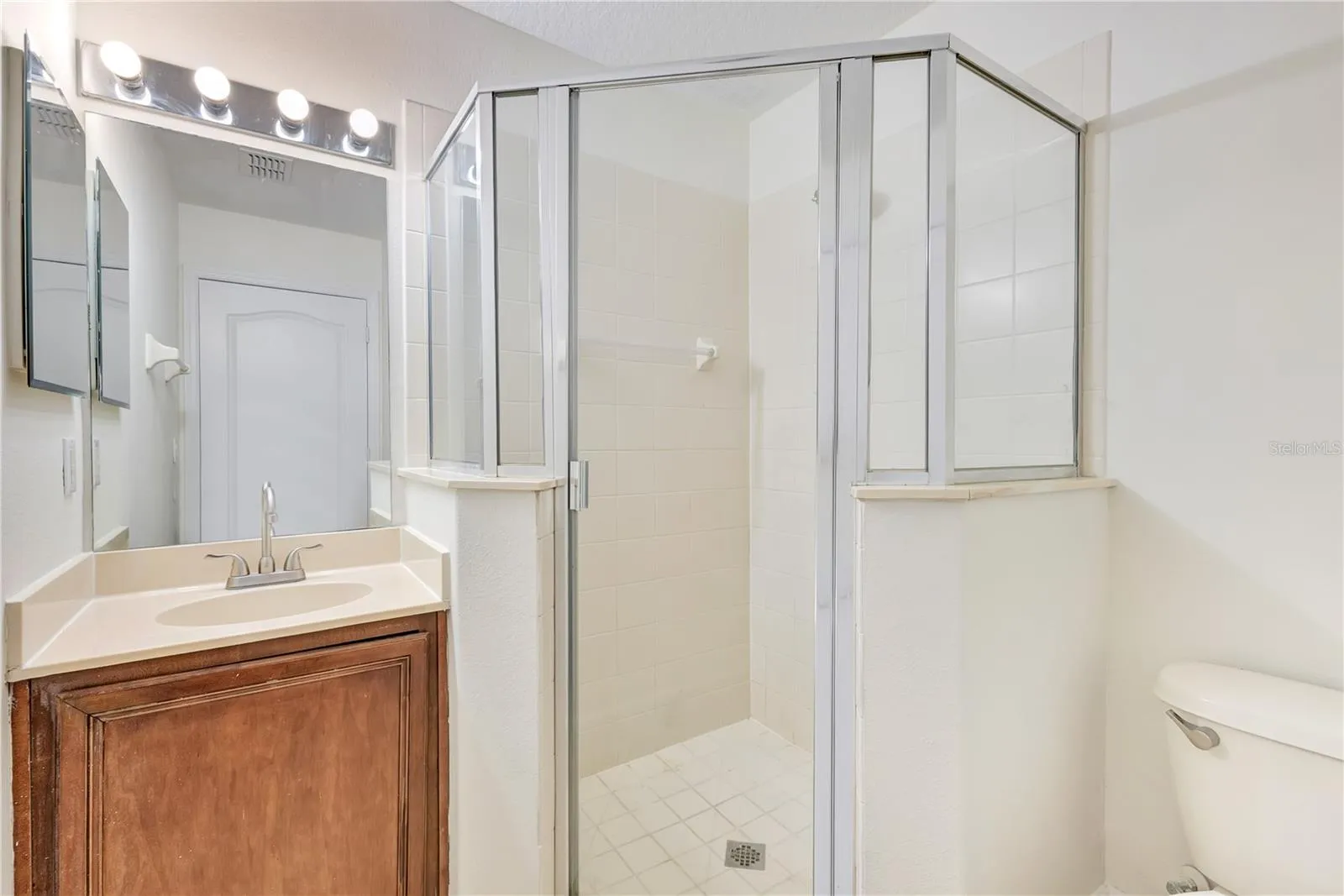 4th bathroom