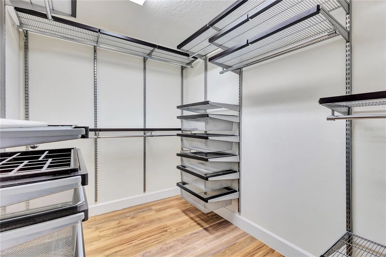 Primary closet (1 out of 2)