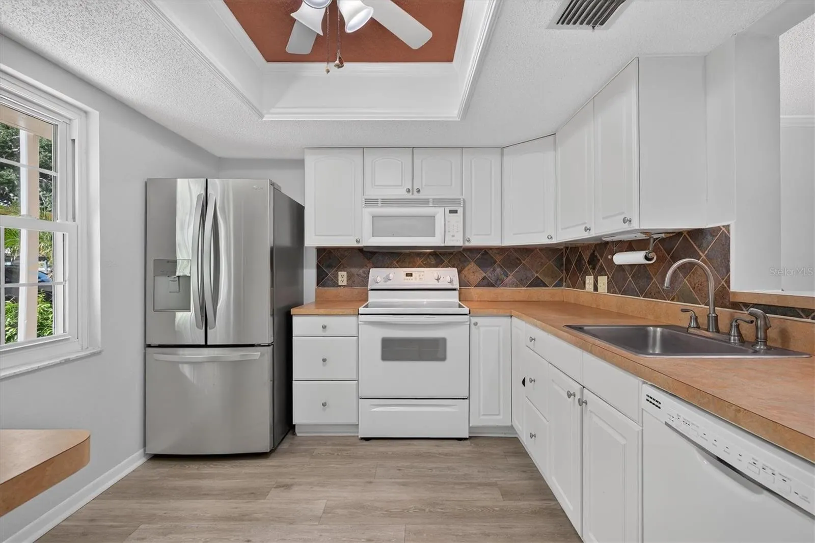 Wood look waterproof flooring
