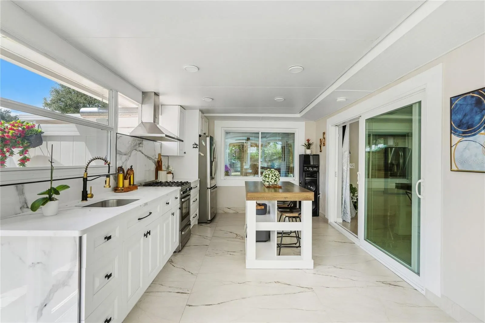 Outdoor kitchen