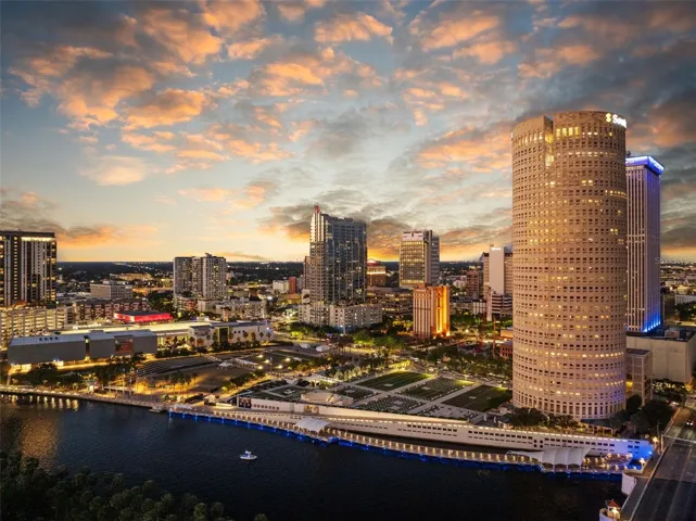 Minutes from Riverwalk, the Tampa Bay Lightning, the Convention Center, MacDill Air Force base, Armature Works, Tampa Int'l Airport etc... so many options!