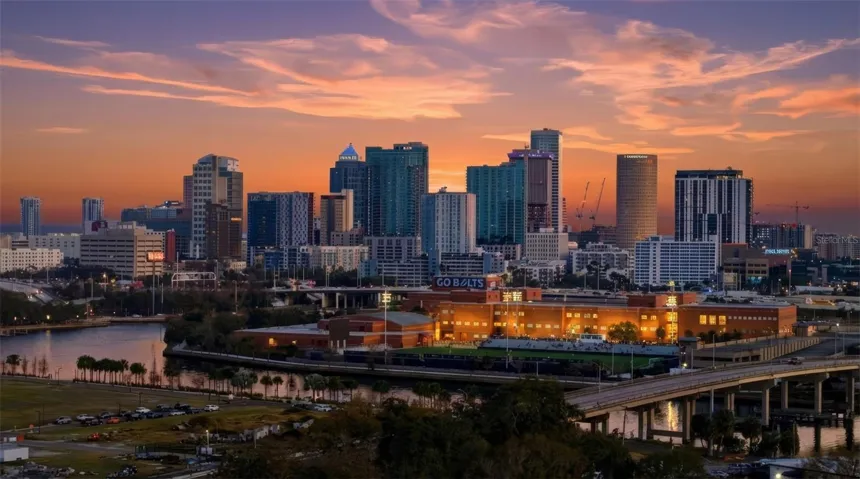 Less than 10 minutes to all downtown Tampa &amp; Bayshore has to offer