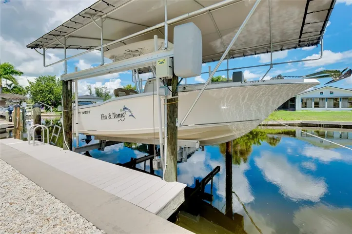 Covered dock with lift