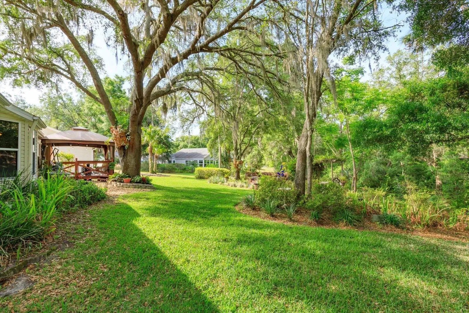 Rear garden has expansive green space