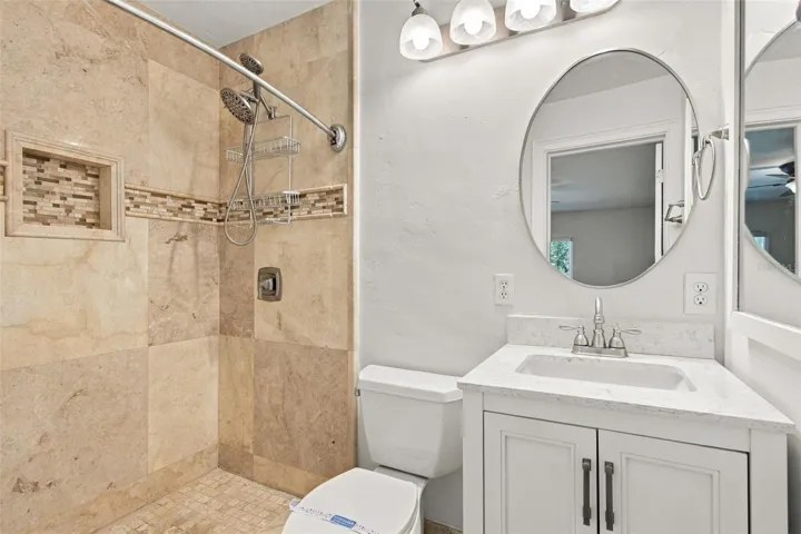 Bathroom 2 (En Suite)