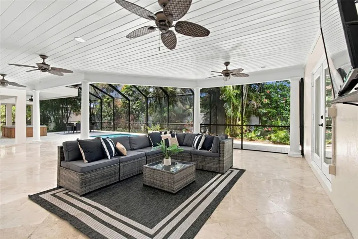 Spacious Lanai