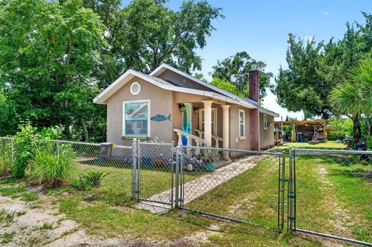 fully fenced yard