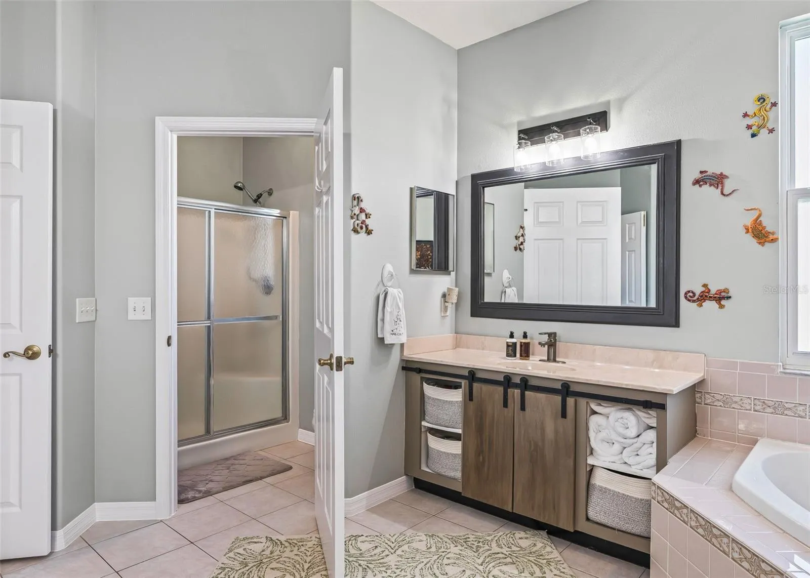 Walkin Shower with Bench seat