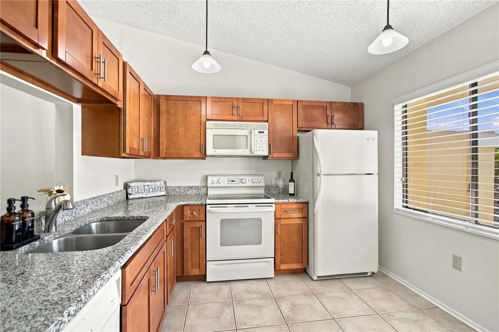 Kitchen - updated cabinets, granite countertops