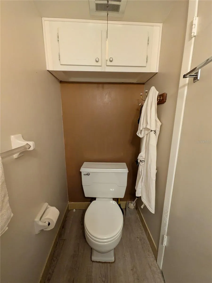 1/2 bath