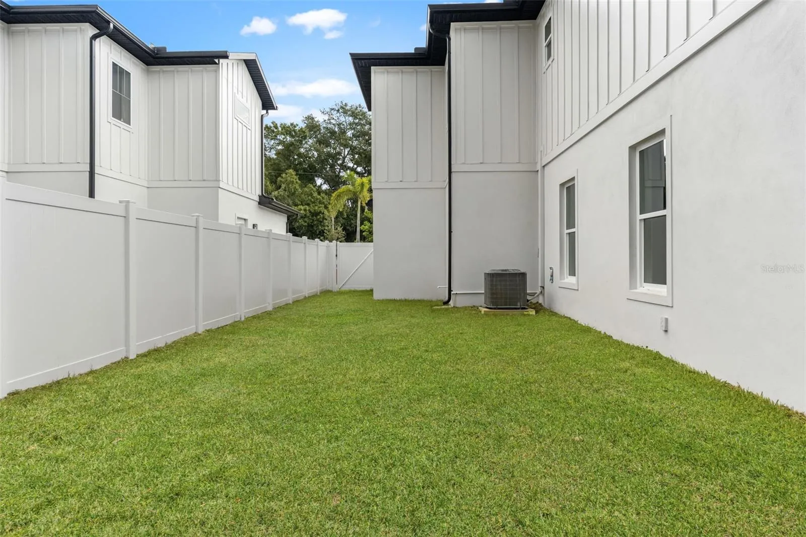 Huge side yard