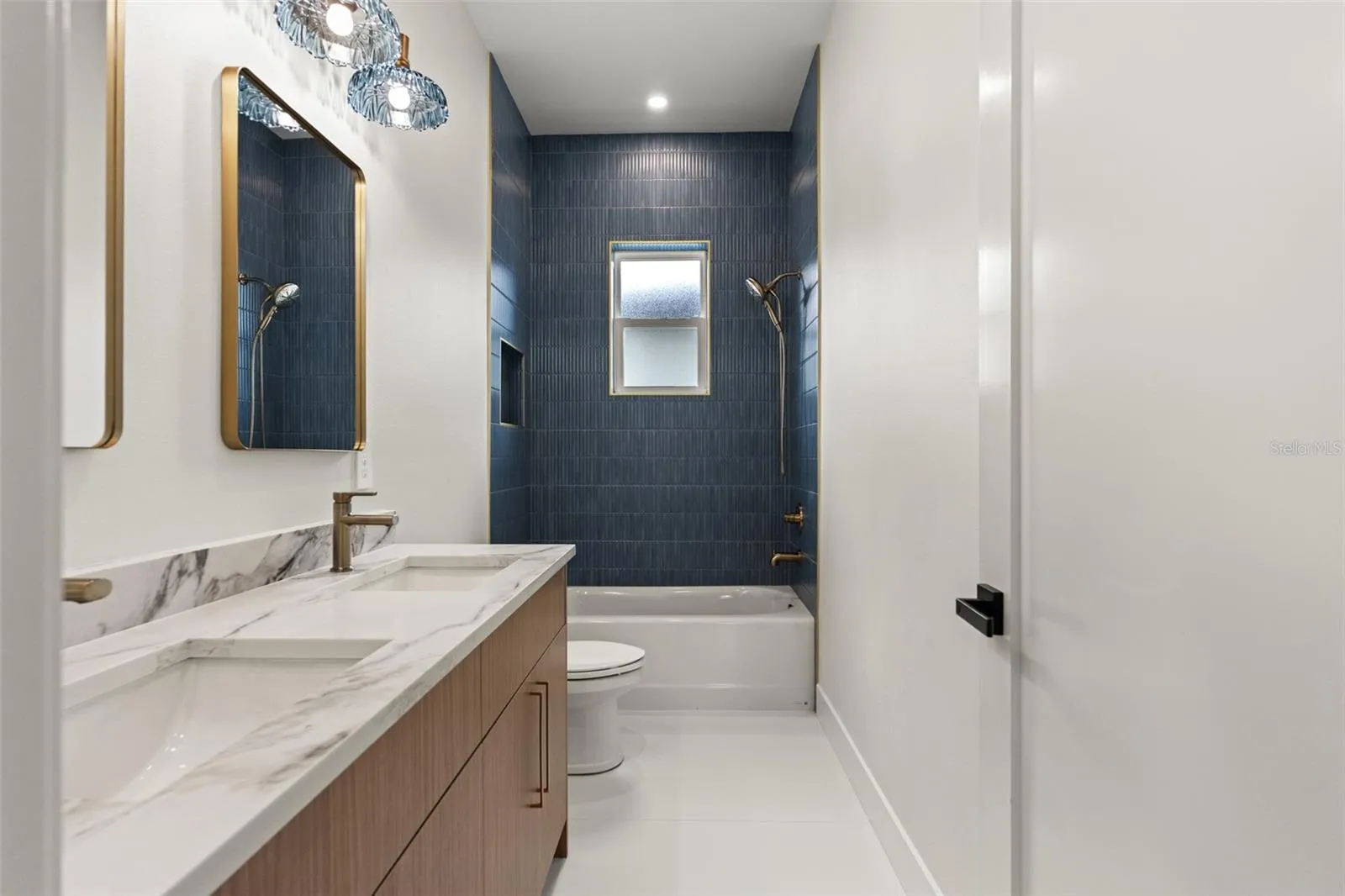 upstairs secondary bath