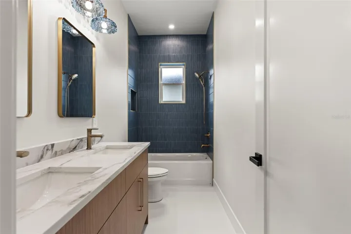 upstairs secondary bath