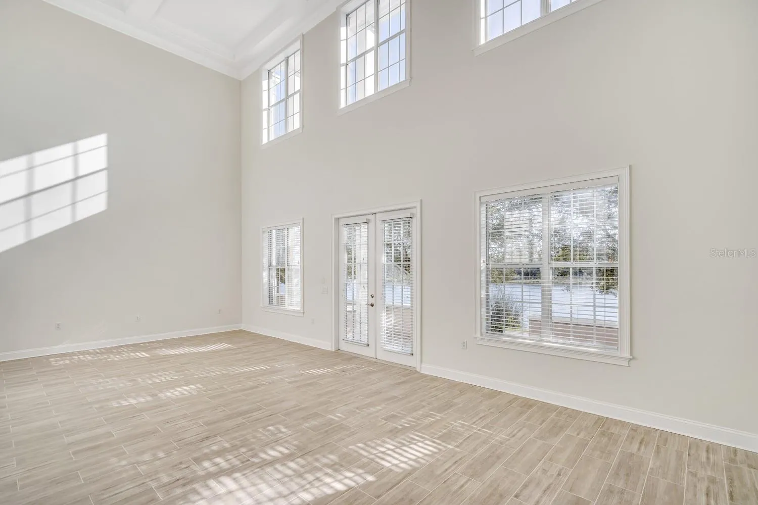 Living Room / Dinning Room Natural Light