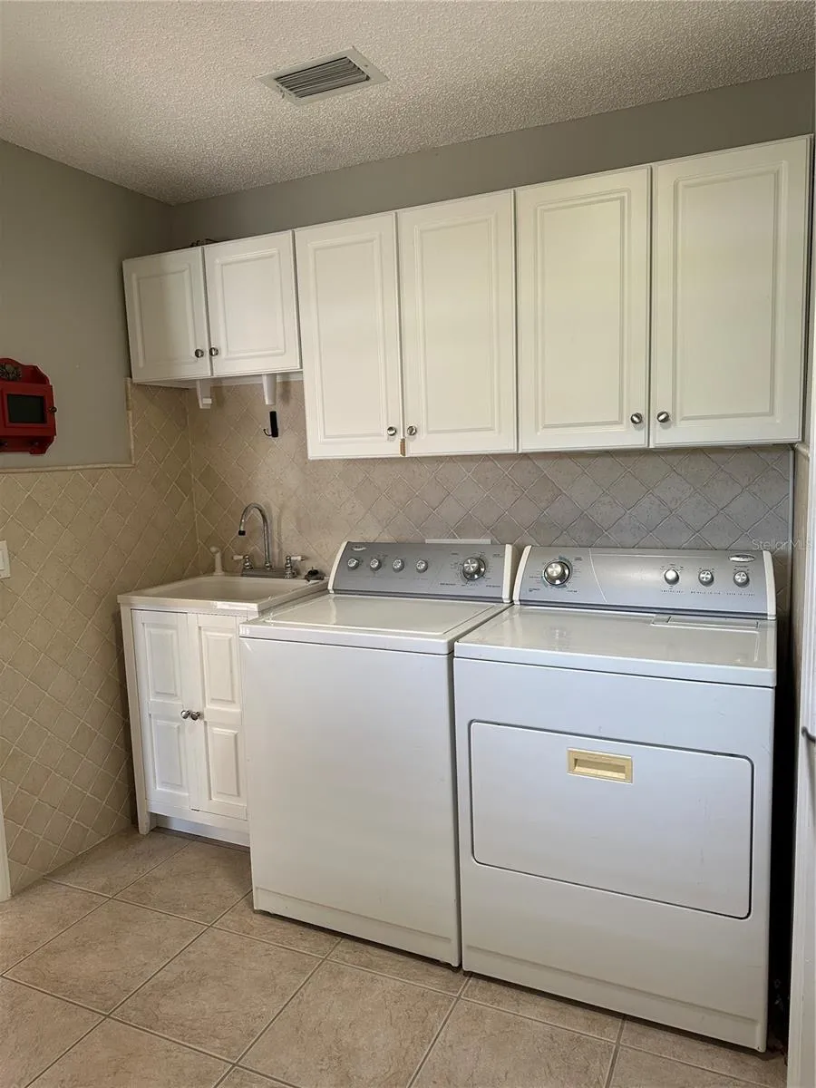 Washer /dryer stays
