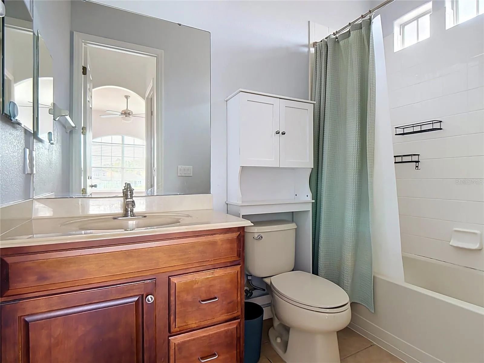 Bedroom 2 en-suite bath