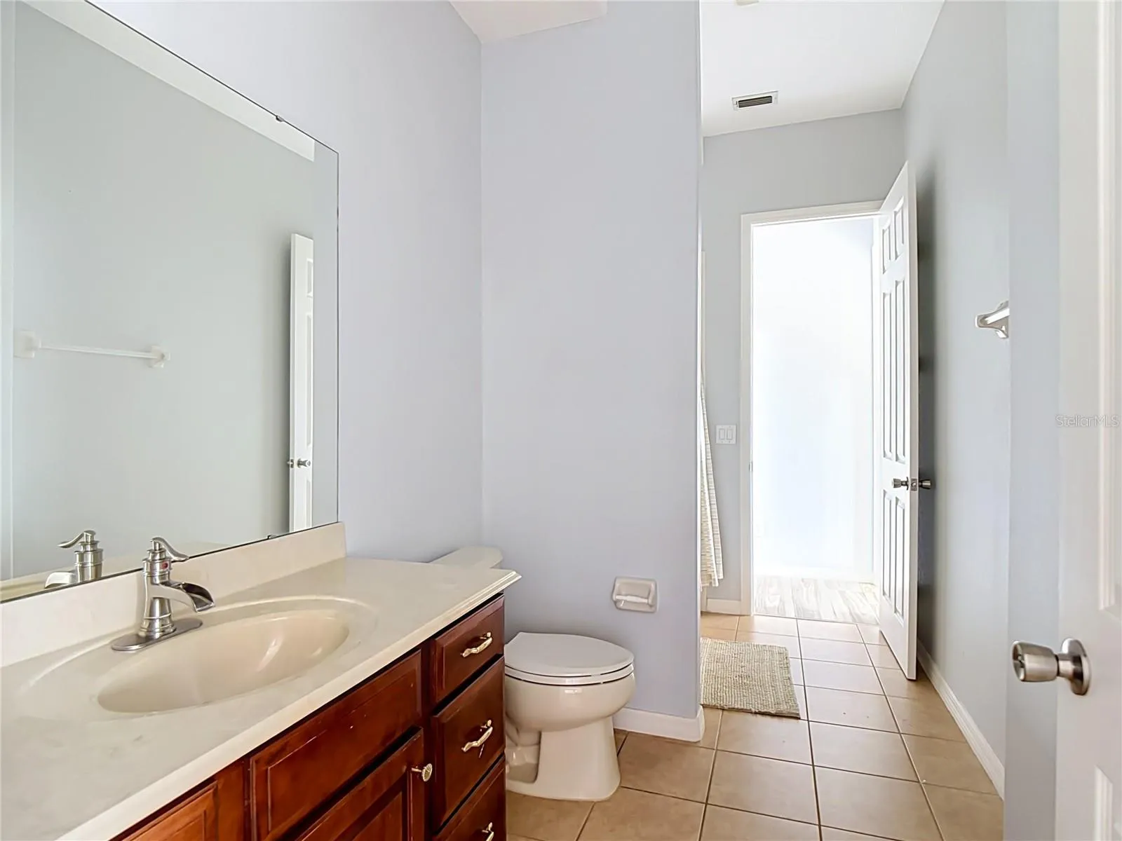 full hall bath upstairs