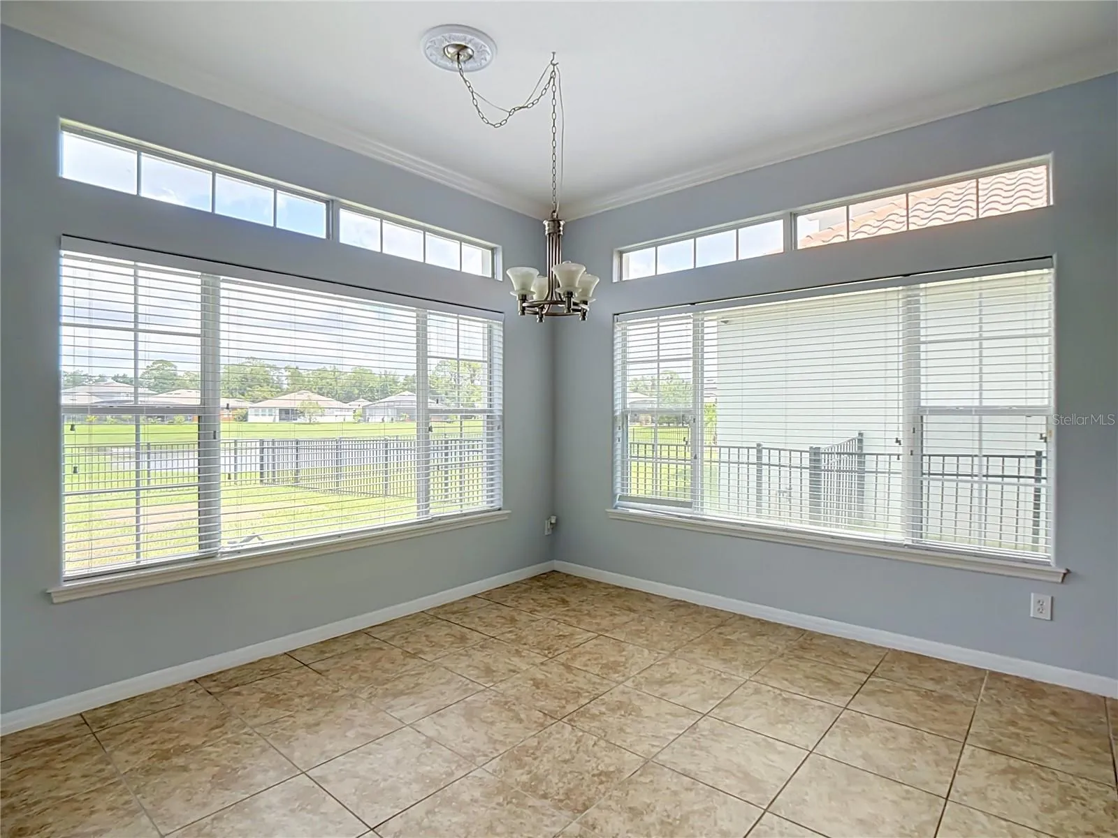 kitchen eating area