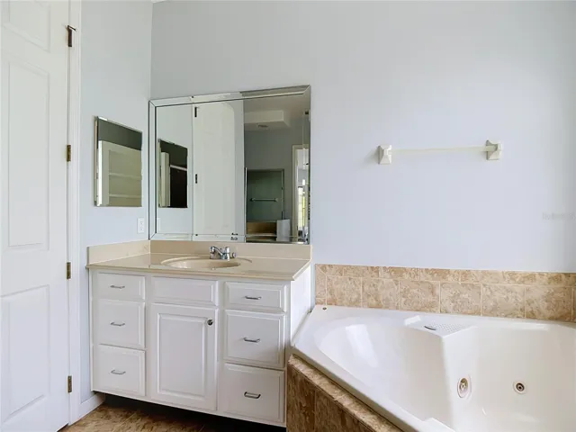primary en-suite bath