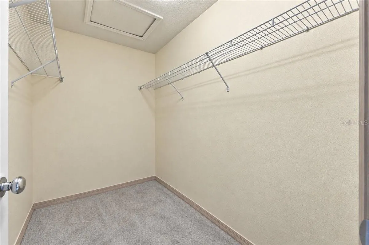 Walking closet