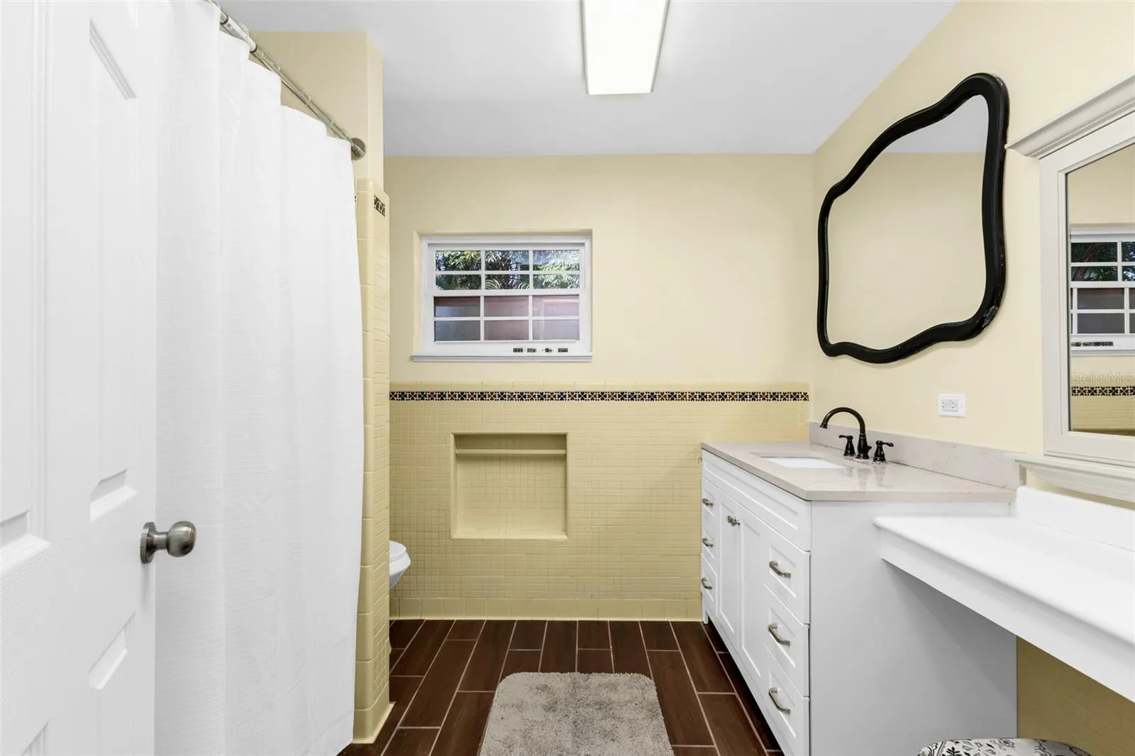 Bathroom 2 with tub & shower combo