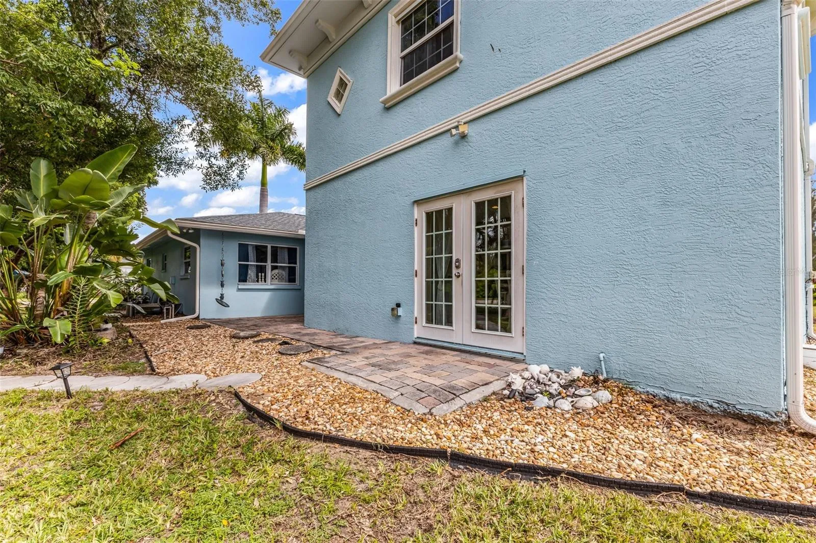 Entry to apartment/in law suite