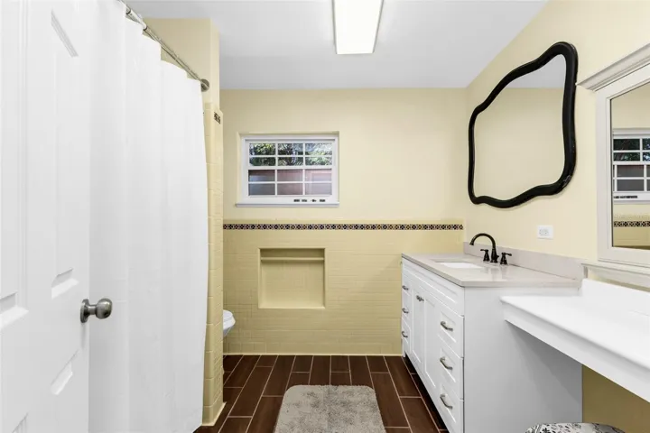 Bathroom 2 with tub & shower combo