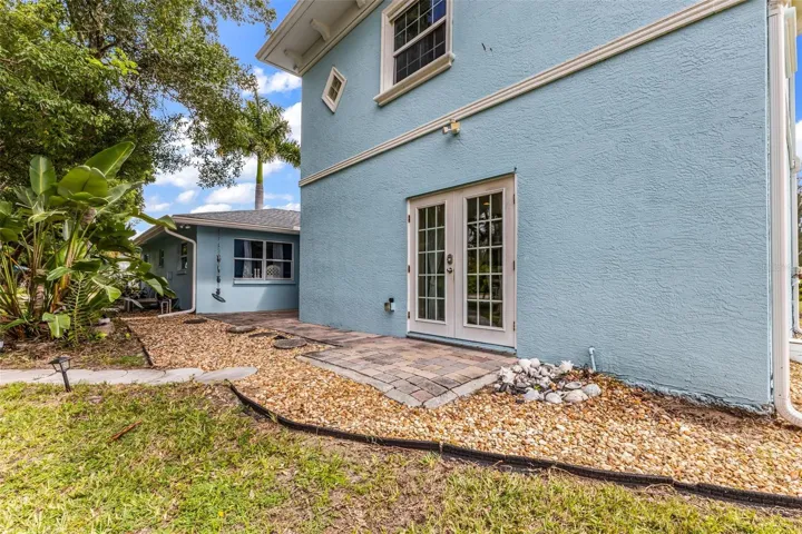 Entry to apartment/in law suite