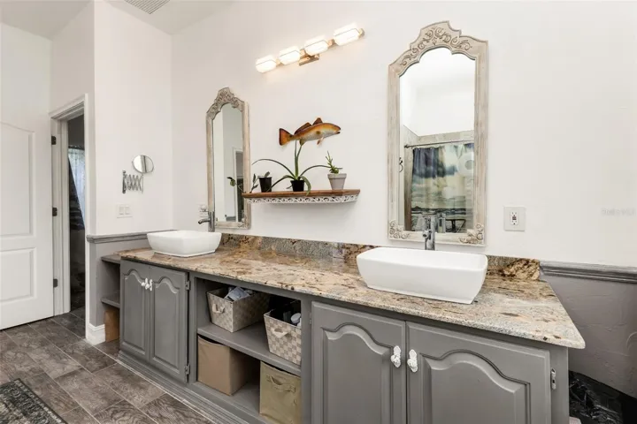 Dual vanities in bathroom
